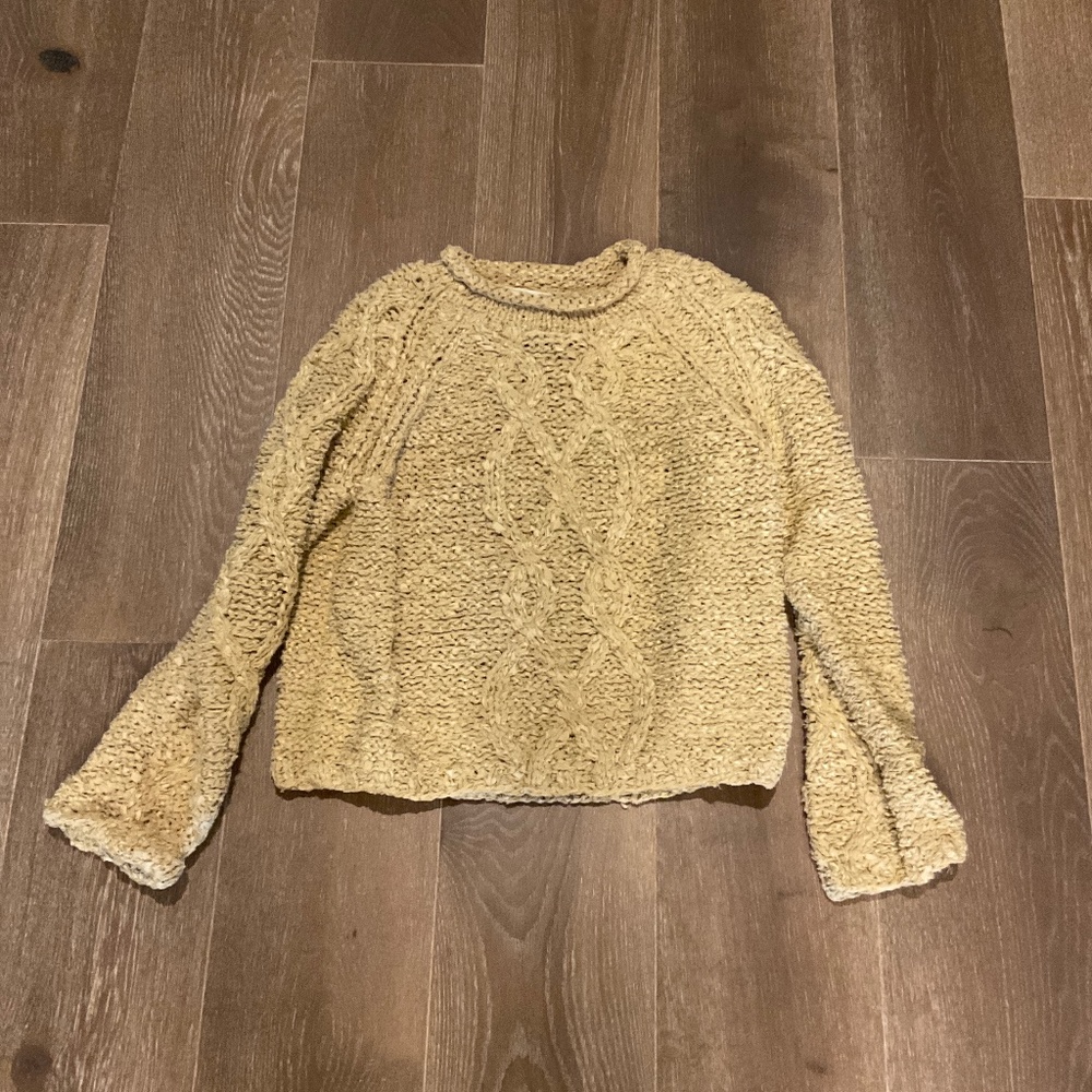 Ladies gold sweater. Tag says Large, but I think it’s more a medium.